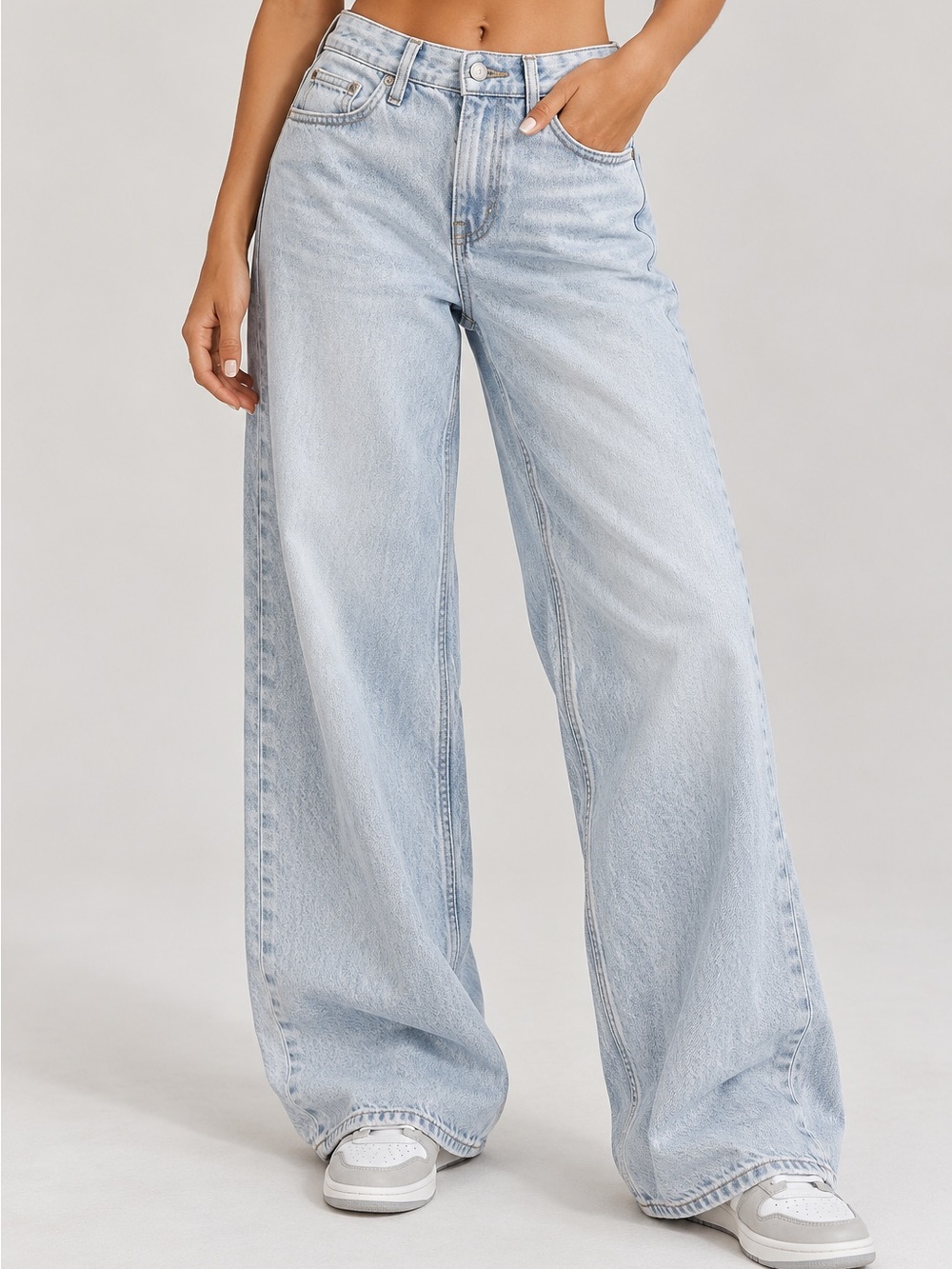 American Eagle Outfitters Strigid Light Wash Wide Leg Jeans (Size 0 Regular)